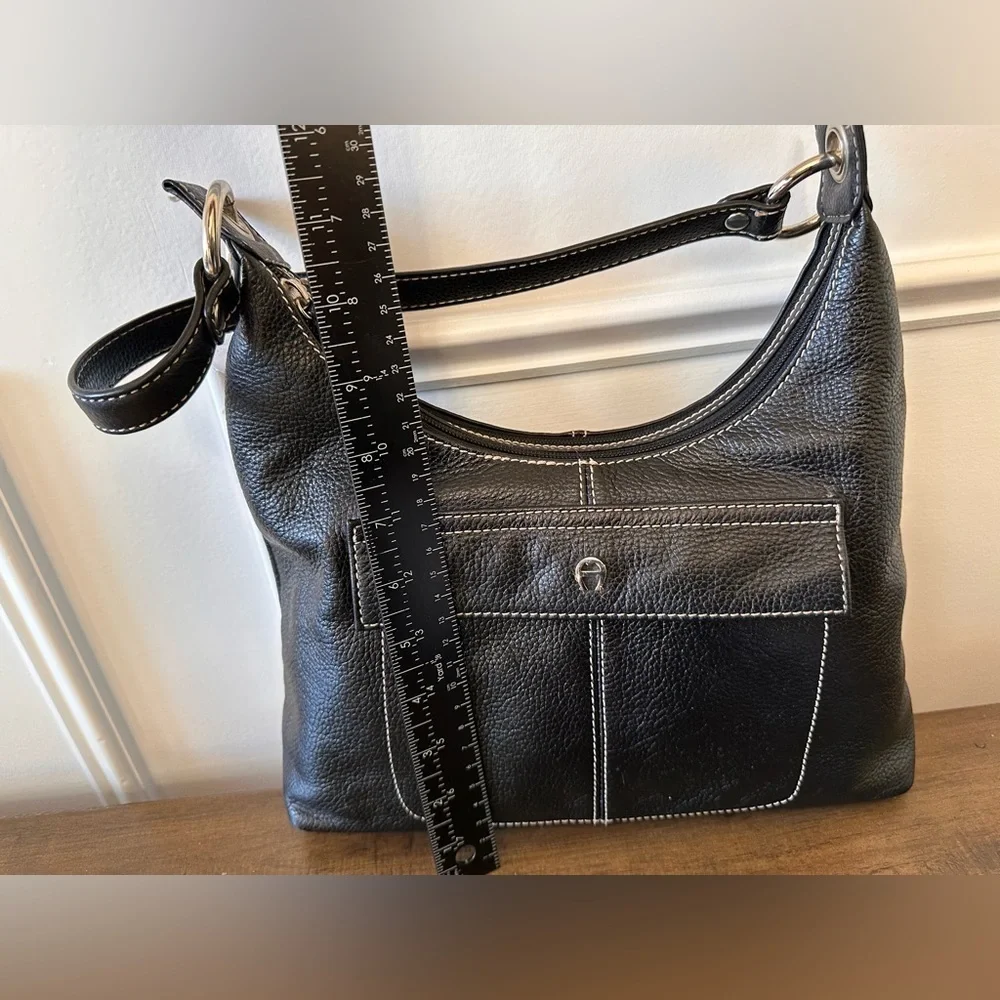 Beautiful Etienne Aigner black leather handbag in great condition